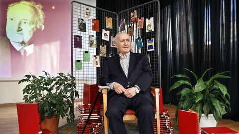 Xess Alonso Montero fue profesor en el instituto vigus entre 1980 y 1982