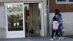 Entrada al centro de salud de Ribeira.