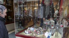 La Casa del Fumador, con belenes este ao en su escaparate