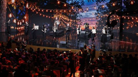 Xabier D�az e as Adufeiras de Salitre foron uns dos grupos que amenizaron a gala dos Mestre Mateo