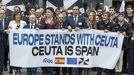 El presidente de Ceuta, Juan Jes�s Vivas, este martes en Bruselas con la vicepresidenta portavoz del Grupo del Partido Popular Europeo en la Euroc�mara.