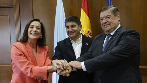 El delegado del Gobierno Pedro Blanco con Julio Abalde y Obdulia Taboadela