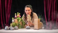 Patricia Came�n, de K'Paparota, na obra �Latexos�: con ela ten varias citas proximaemnte