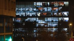 Consumir electricidad sale estos d�as m�s caro; en la foto, de archivo, un inmueble de Lugo