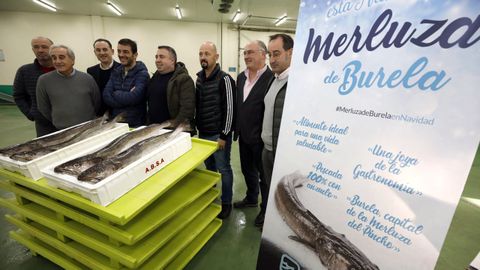 Dirigentes de la OPP del Puerto de Burela y de Armadores de Burela, en una foto de archivo presentando una campa�a promocional de la merluza del pincho