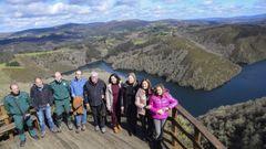 La conselleira de Medio Ambiente (segunda por la derecha), ayer en el mirador de A Corbueira, en Monfero