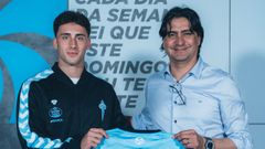 Pablo Dur�n y Marco Garc�s, el director de f�tbol del Celta, en el momento de extender el contrato del delantero.