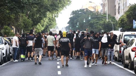 Los trabajadores del sector del metal de Cádiz marchan en manifestación por la capital gaditana en la primera de las dos jornadas de huelga convocada tras el fracaso de las negociaciones de su nuevo convenio colectivo, en una protesta en la que se han producido enfrentamientos con la Policía