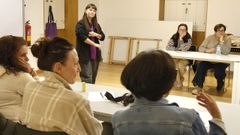 <span lang= gl >A educadora social Estela Gondar enc�rgase da actividade</span>