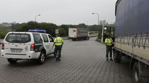 Foto de archivo de un control de tr�fico de la Guardia Civil