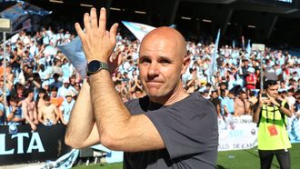 El entrenador del Celta Fortuna, Fredi �lvarez, durante la celebraci�n del triunfo ante el Europa en Bala�dos.