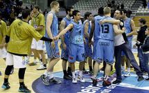 Los jugadores del Breog�n celebran el triunfo en el derbi contra el COB.