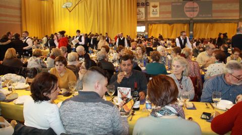 Codillo.M�s de 1.050 comensales se citaron en la Festa do Codillo