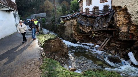 Daos por la riada en el barrio de Xunqueira (Viveiro)