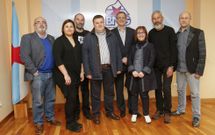 Los cabezas de lista posaron para la foto de familia en la sede carballesa del Bloque. 