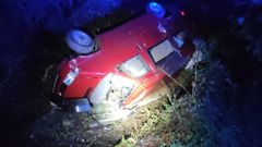 Un coche volcó en Begonte la pasada madrugada.