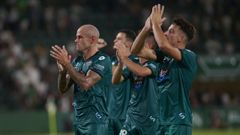 Jon Garc�a agradece el apoyo de los aficionados desplazados a Elche en la primera jornada.
