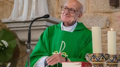 Agustn Leiro Mosquera, prroco que lleva 64 aos en tres parroquias de Barbantes y Laias.