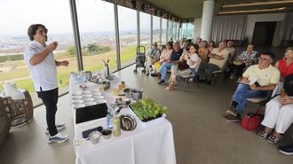 Luis Veira ofreci&oacute; un taller gastron&oacute;mico exclusivo para suscriptores de La Voz en el que adelant&oacute; su propuesta de men&uacute; para el eclipse