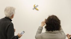 La banana de la obra �Comedian� del artista italiano Maurizio Cattelan, fue sustra�da el pasado s�bado