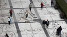 - Varios viandantes cruzan el Paseo de los �lamos en Oviedo