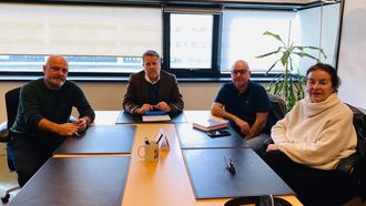 Integrantes de la plataforma Xuntos polo centro de d�a de Corcubi�n