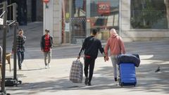 Imagen de archivo de unos turistas en Ourense durante la �ltima Semana Santa