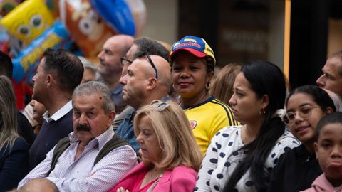 Las calles del centro de Oviedo acogen este jueves el tradicional desfile del día de América en Asturias, en su 72 edición