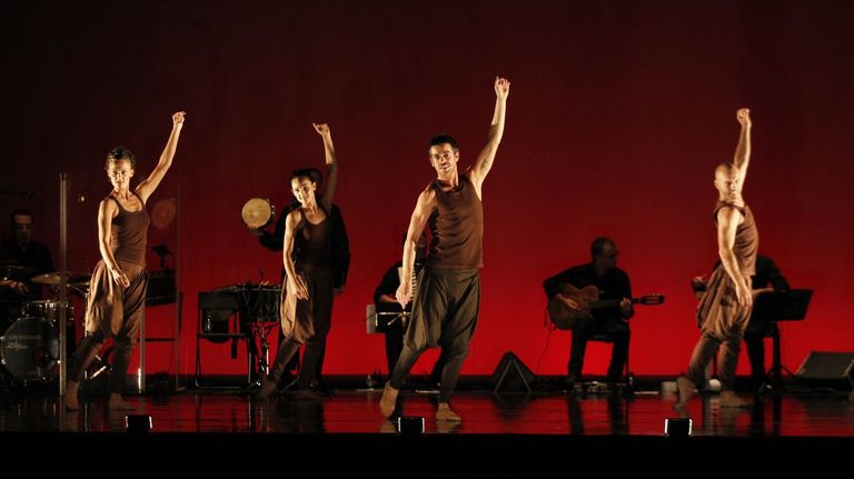 danza.Imagen de archivo de una actuaci�n de danza contempor�nea en el Teatro Rosal�a de Castro