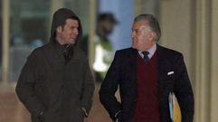 B�rcenas acompa�ado de su hijo Guillermo, a su salida de la prisi�n madrile�a de Soto del Real el pasado 22 de enero