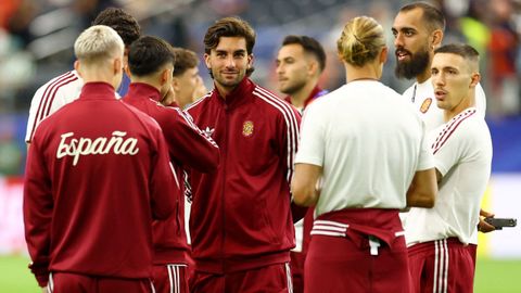 Jugadores de la selecci�n espa�ola sobre el c�sped del Dallas St. en la previa del Francia Espa�a.