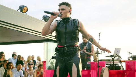 Mondra, durante su actuaci�n el verano pasado en el programa de los Xoves de C�dax de Cambados.