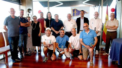 Foto de familia en la entrega de premios de la Regata Congalsa.