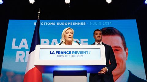 Marine Le Pen con el candidato a las europeas Jordan Bardella.