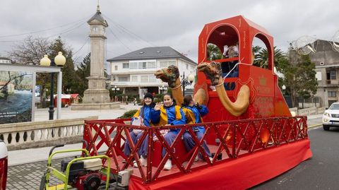 Pajes en una de las carrozas de A Laracha, en enero de este a�o 
