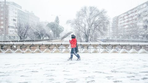 El temporal de nieve que sacude la Comunidad de Madrid deja abundantes incidencias en toda la regi�n.