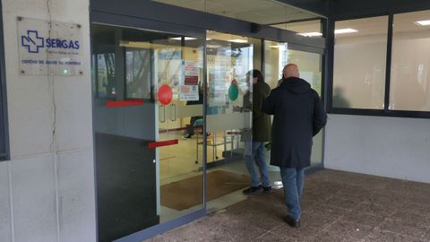 El paro en el centro de salud de Fonti�as, en Santiago