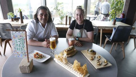 Luis Veira e Iria Espinosa en Taberna 5 Mares