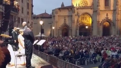 Vista del concierto de Carmina Buraba, en la plaza de la Catedral, desde el escenario.Vista del concierto de Carmina Buraba, en la plaza de la Catedral, desde el escenario 