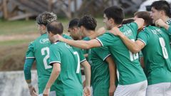 La plantilla verde festeja un gol contra O Val.
