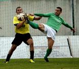 Un lance del reciente derbi Burela-Valadouro, que acab� en tablas. 