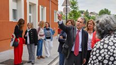 El Concello de Vigo destac� ayer que mantiene en marcha el programa de ayudas para la rehabilitaci�n de viviendas y la mejora de la eficiencia energ�tica, con actuaciones en 12 �mbitos de la ciudad y m�s de seis millones de euros.