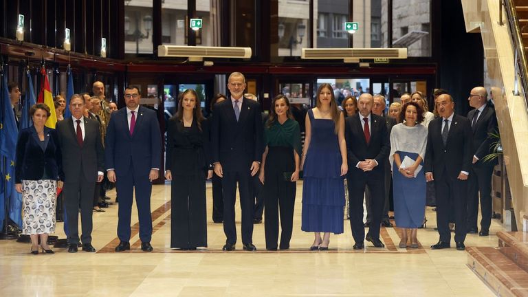 Don Felipe VI, Do�a Letizia, la Princesa Leonor y la Infanta Sof�a llegan al Auditorio Palacio de Congresos ?Pr�ncipe Felipe? para asistir al Concierto Premios Princesa de Asturias, a 22 de octubre de 2026, en Oviedo