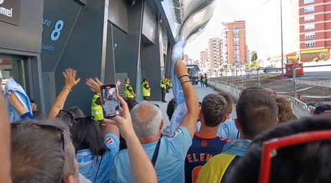 Llegada de As Celtas al estadio en su anterior partido en Balados.