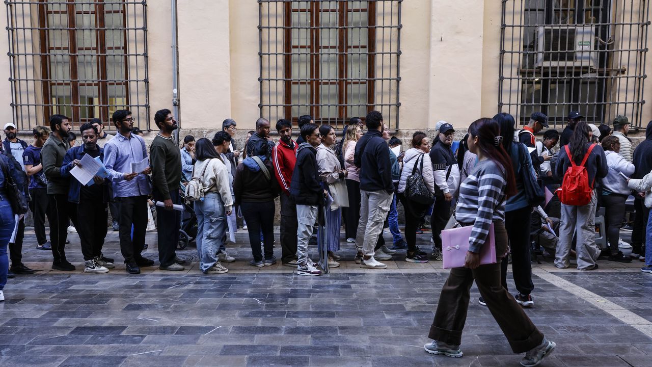 La regularización empieza con largas colas