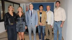 El delegado de la Xunta, en el centro, con corbata, junto a los expertos internacionales.