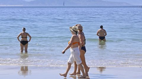 Playa de Silgar, en Sanxenxo, este viernes al mediodía