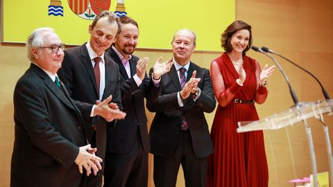 El ministro de Universidades, Manuel Castells; el de Ciencia e Innovaci�n, Pedro Duque; el vicepresidente de Derechos Sociales y Agenda 2030, Pablo Iglesias; el  ministro de Justicia, Juan Carlos Campo; y la ministra de Industria y Turismo, Reyes Maroto, durante el acto de posesi�n de los nuevos ministros, el pasado 13 de enero 