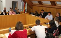 A Estrada aprob� en pleno pedir el traslado del 112 y el 061 a la Axega y Santiago pidi� que se paralice.
