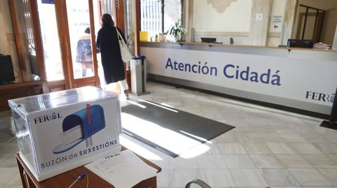 Mostrador del departamento de Atenci�n Cidad�, a la entrada del Ayuntamiento ferrolano.